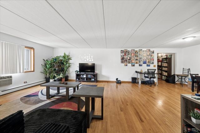 914 N AUSTIN Boulevard B8, Oak Park, IL 60302