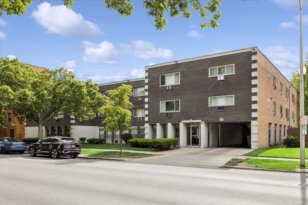 914 N AUSTIN Boulevard B8, Oak Park, IL 60302