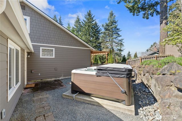 10007 114th Place NE, Kirkland, WA 98033