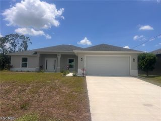 3512 NE 17th PL, Cape Coral, FL 33909