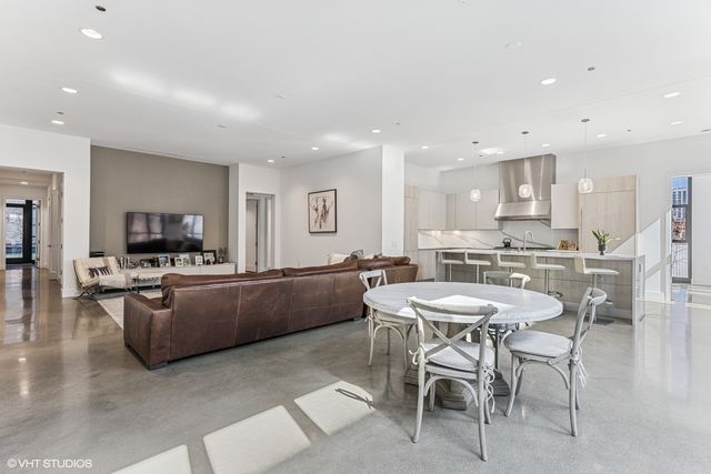 900 W Washington Boulevard 2E, Chicago, IL 60607