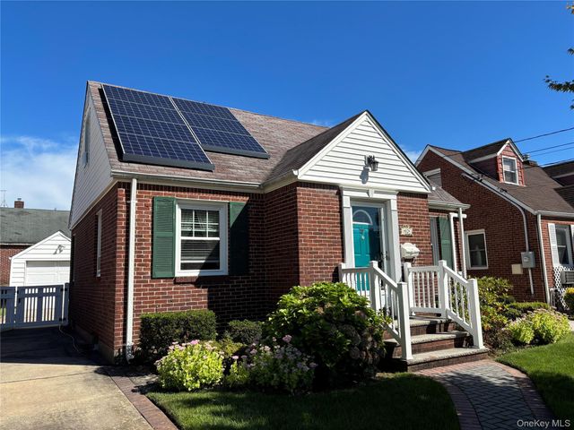 62 Poppy Avenue, Franklin Square, NY 11010