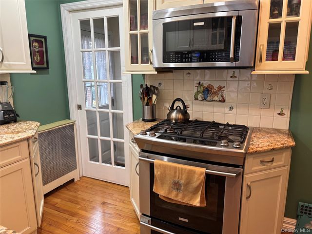 62 Poppy Avenue, Franklin Square, NY 11010