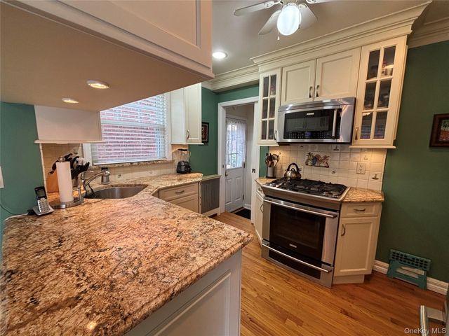 62 Poppy Avenue, Franklin Square, NY 11010