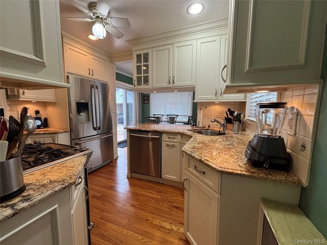 62 Poppy Avenue, Franklin Square, NY 11010