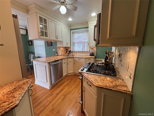 62 Poppy Avenue, Franklin Square, NY 11010