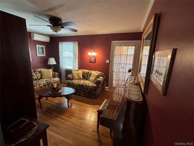 62 Poppy Avenue, Franklin Square, NY 11010