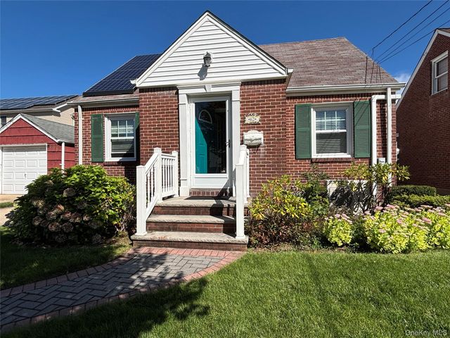 62 Poppy Avenue, Franklin Square, NY 11010