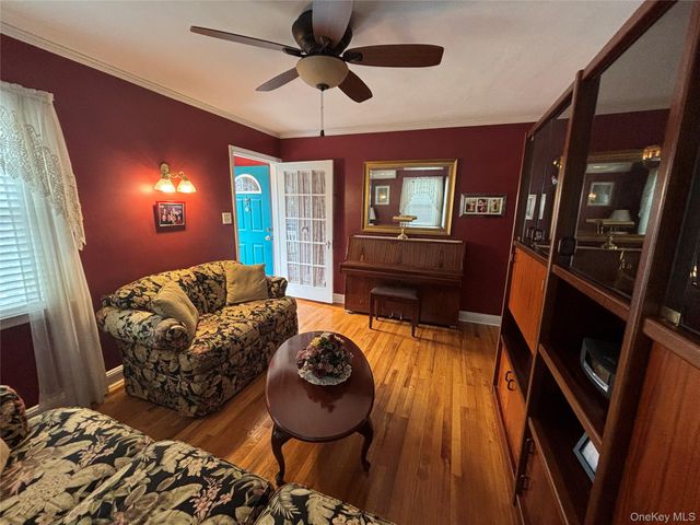 62 Poppy Avenue, Franklin Square, NY 11010