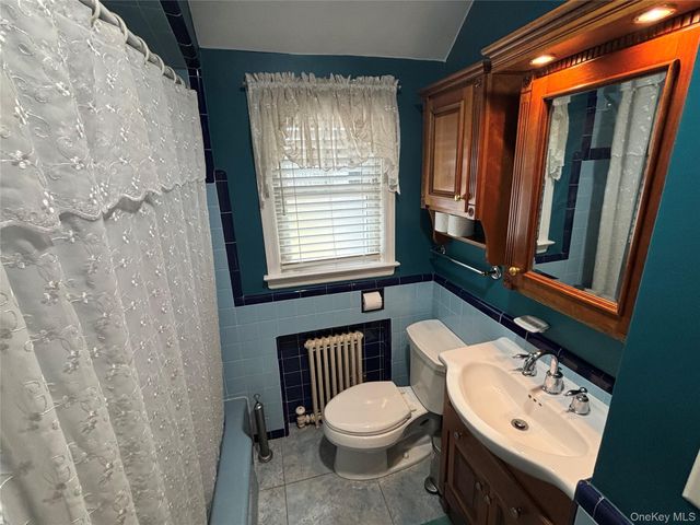 62 Poppy Avenue, Franklin Square, NY 11010