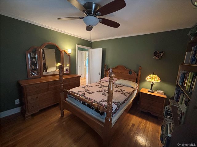 62 Poppy Avenue, Franklin Square, NY 11010