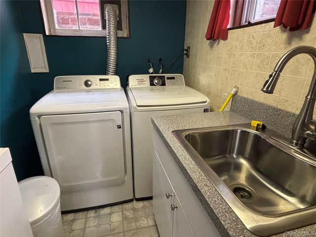 62 Poppy Avenue, Franklin Square, NY 11010