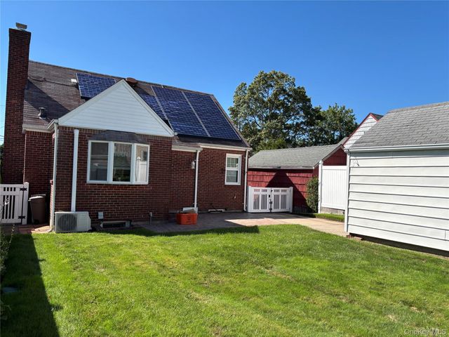 62 Poppy Avenue, Franklin Square, NY 11010