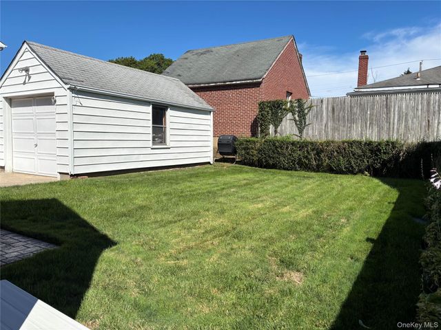 62 Poppy Avenue, Franklin Square, NY 11010