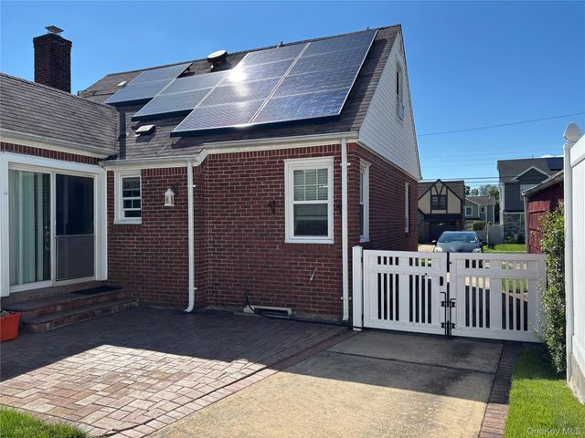 62 Poppy Avenue, Franklin Square, NY 11010