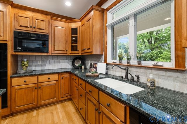 2400 Latham Ct, Midlothian, VA 23113