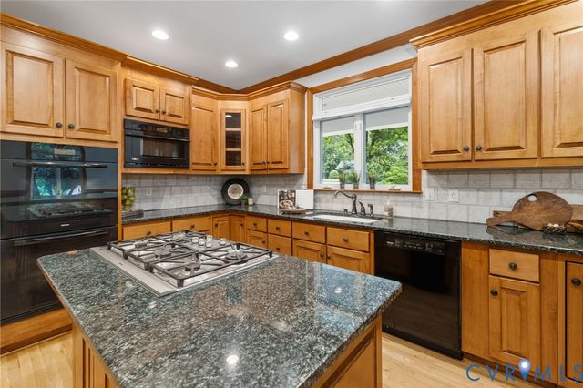 2400 Latham Ct, Midlothian, VA 23113