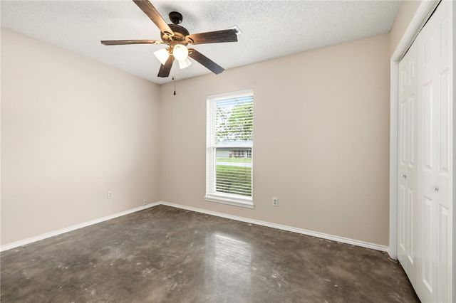 2146 Loren Circle, Fayetteville, AR 72701
