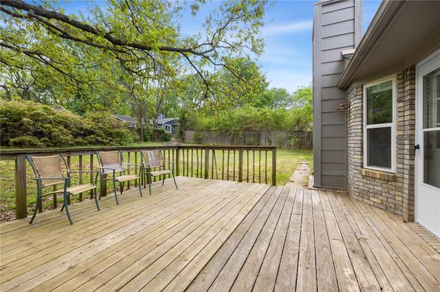 2146 Loren Circle, Fayetteville, AR 72701