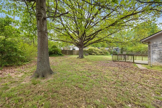 2146 Loren Circle, Fayetteville, AR 72701