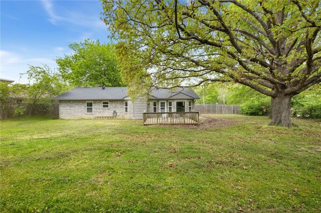 2146 Loren Circle, Fayetteville, AR 72701
