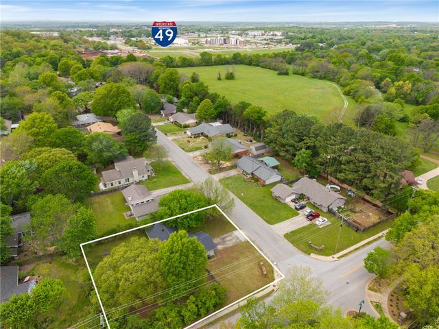 2146 Loren Circle, Fayetteville, AR 72701