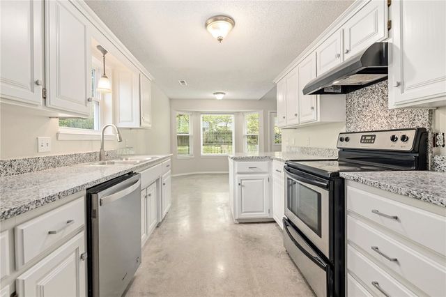 2146 Loren Circle, Fayetteville, AR 72701