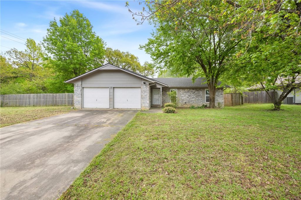 2146 Loren Circle, Fayetteville, AR 72701