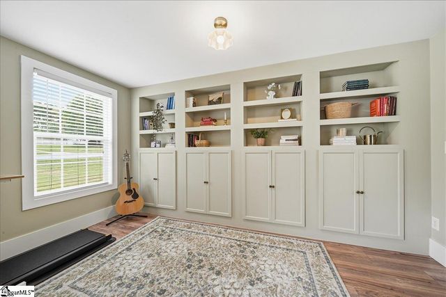 902 E Lee Road, Taylors, SC 29687