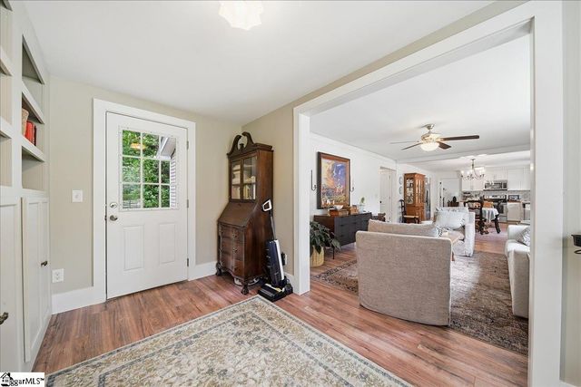 902 E Lee Road, Taylors, SC 29687