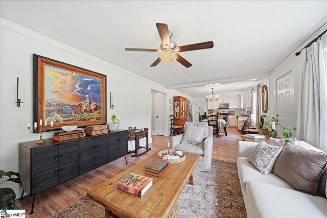 902 E Lee Road, Taylors, SC 29687