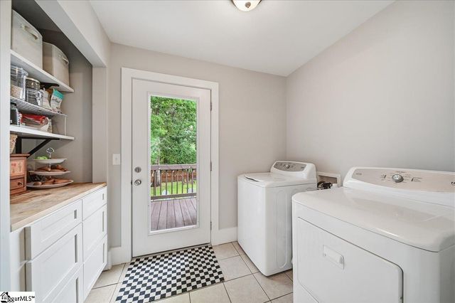 902 E Lee Road, Taylors, SC 29687