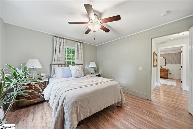 902 E Lee Road, Taylors, SC 29687