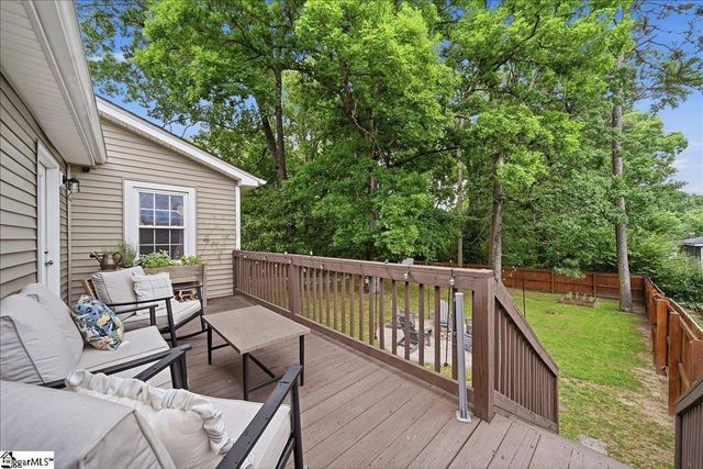 902 E Lee Road, Taylors, SC 29687