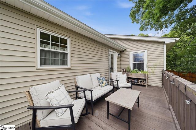 902 E Lee Road, Taylors, SC 29687