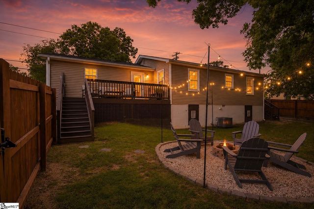 902 E Lee Road, Taylors, SC 29687