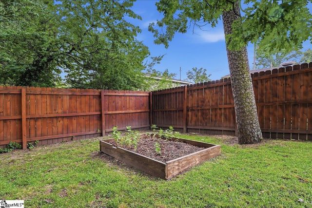 902 E Lee Road, Taylors, SC 29687