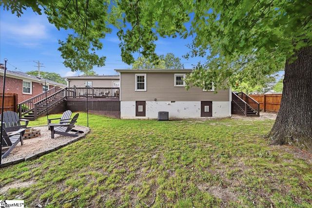 902 E Lee Road, Taylors, SC 29687