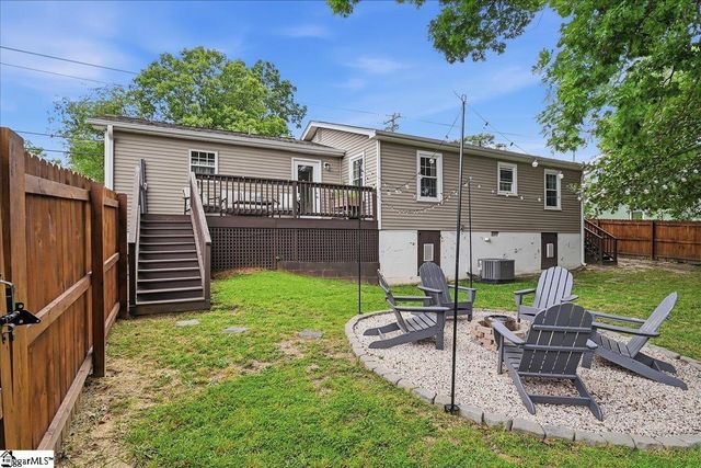 902 E Lee Road, Taylors, SC 29687