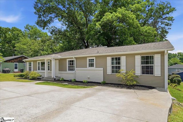 902 E Lee Road, Taylors, SC 29687