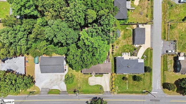 902 E Lee Road, Taylors, SC 29687