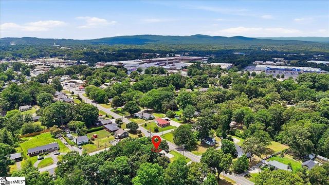 902 E Lee Road, Taylors, SC 29687