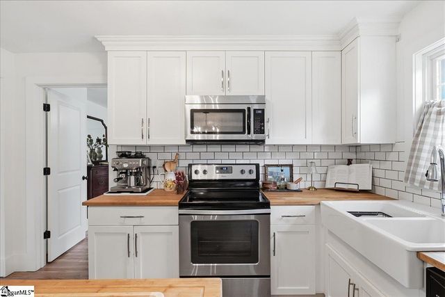 902 E Lee Road, Taylors, SC 29687