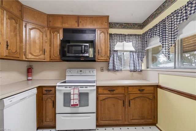 456 Beacon Hill CIR, Norfolk, VA 23502