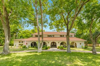 121 Stucker Lane, West Columbia, TX 77486