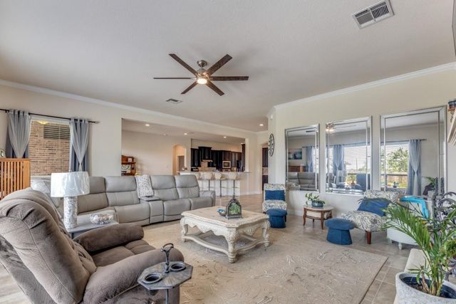 11219 Kings Point Boulevard Boulevard, Mont Belvieu, TX 77535