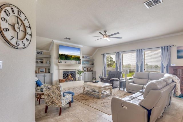 11219 Kings Point Boulevard Boulevard, Mont Belvieu, TX 77535