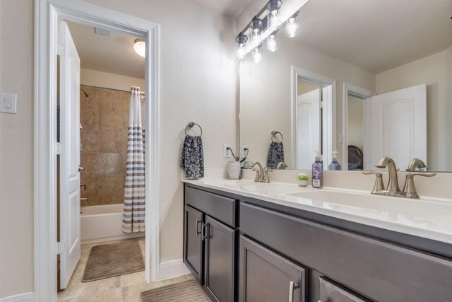 11219 Kings Point Boulevard Boulevard, Mont Belvieu, TX 77535