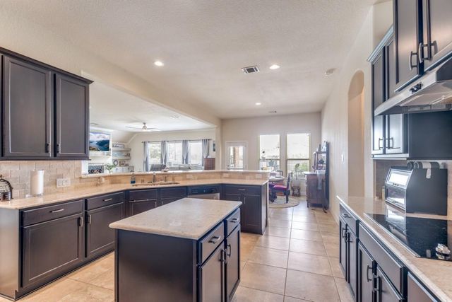 11219 Kings Point Boulevard Boulevard, Mont Belvieu, TX 77535