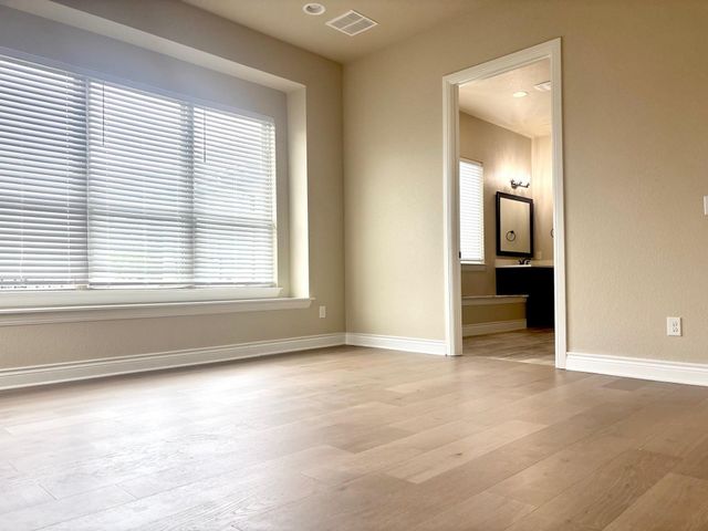 820 Desaix DR, Georgetown, TX 78628